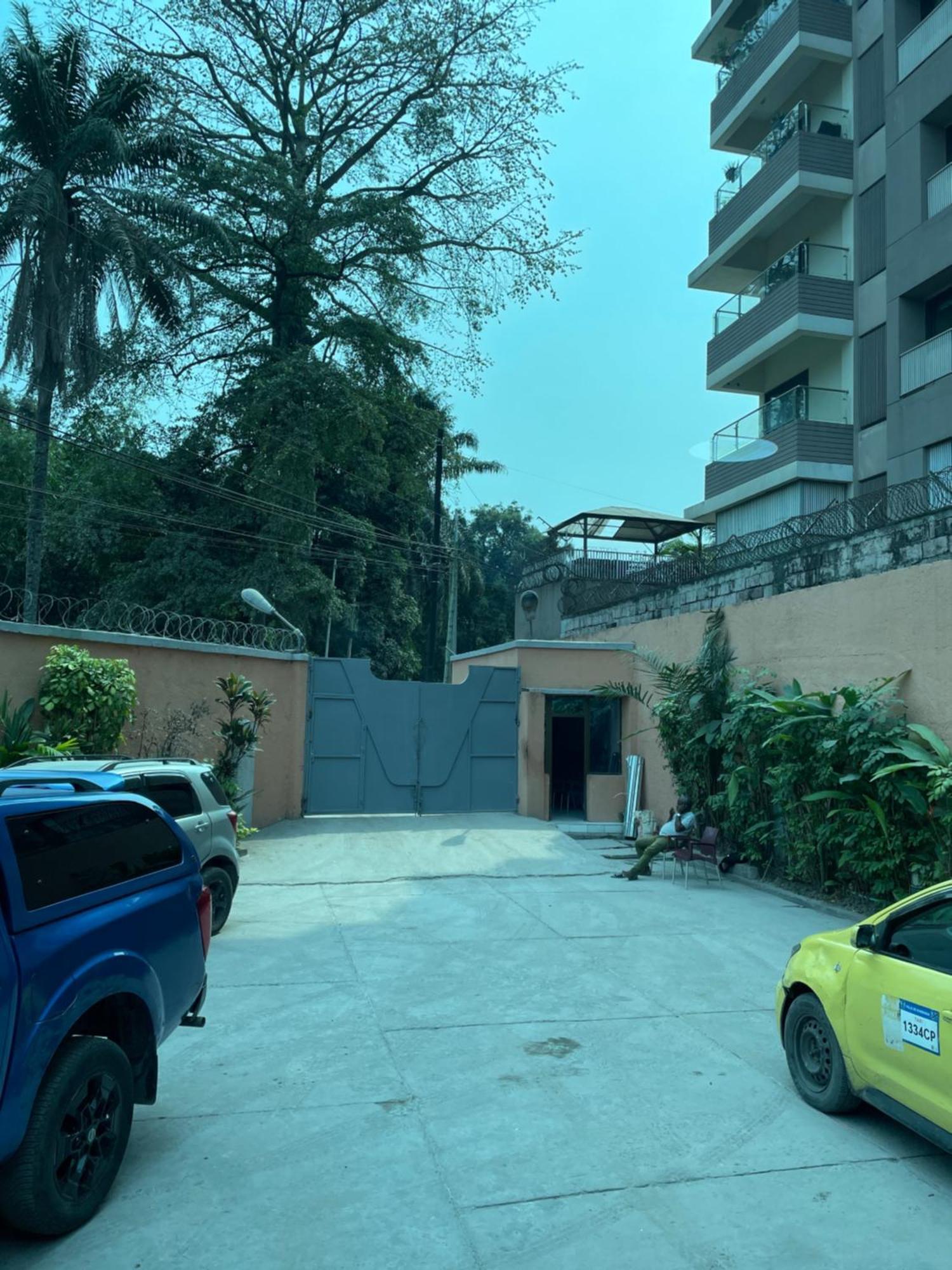 Pyramide II Hotel Kinshasa Exterior photo